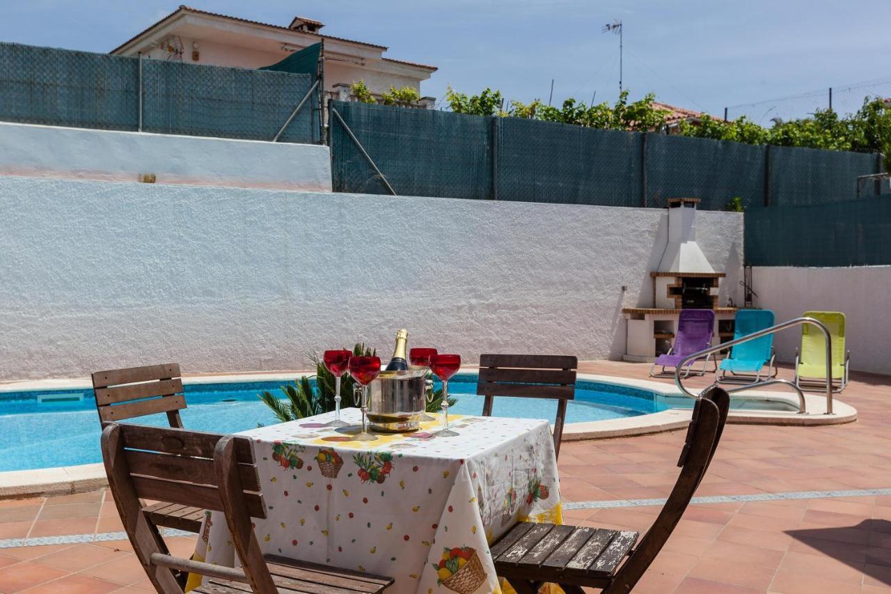 Villa Lilia Vilanova i la Geltrú Exterior foto